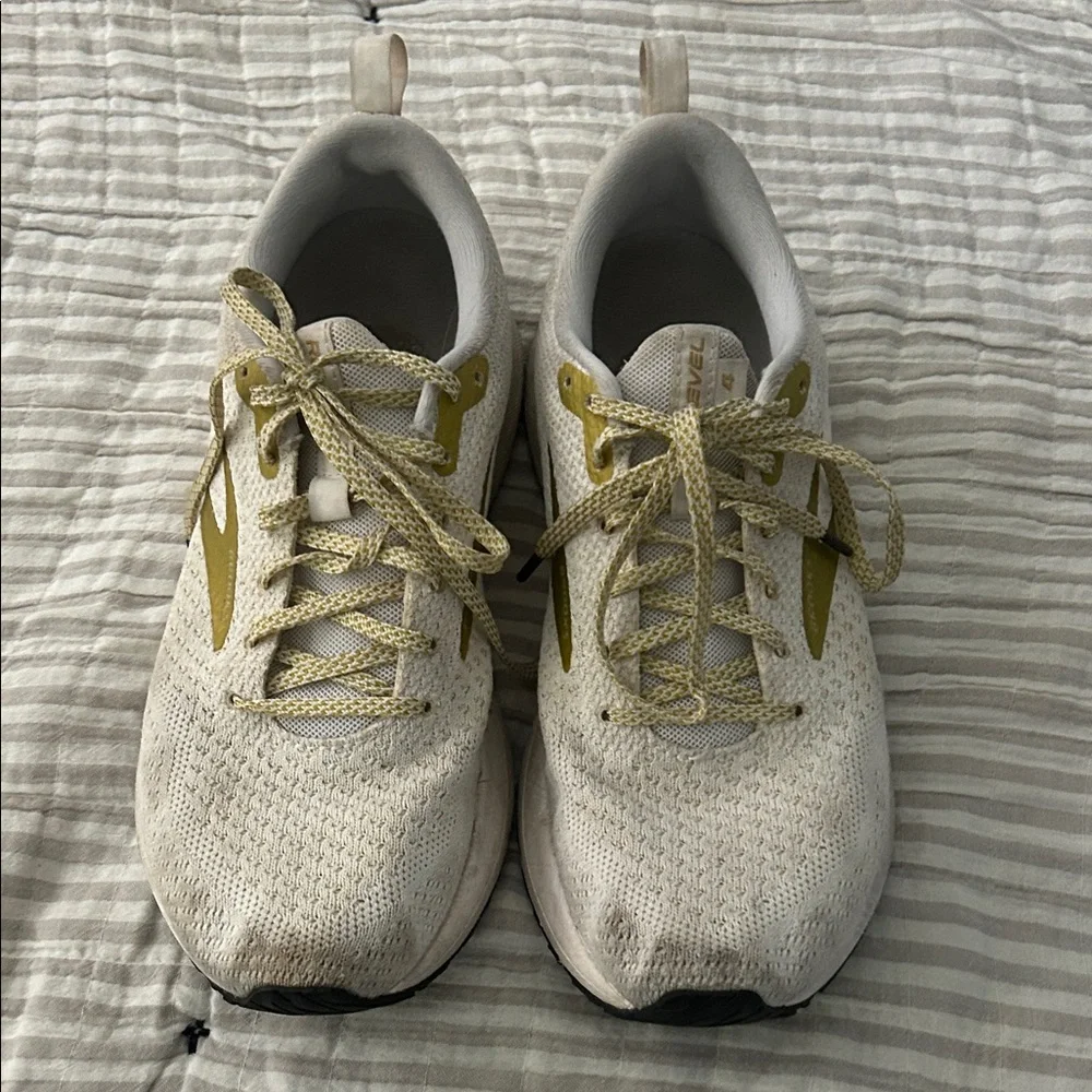 Brooks Women's Revel4 tennis shoes - Picture 2 of 3